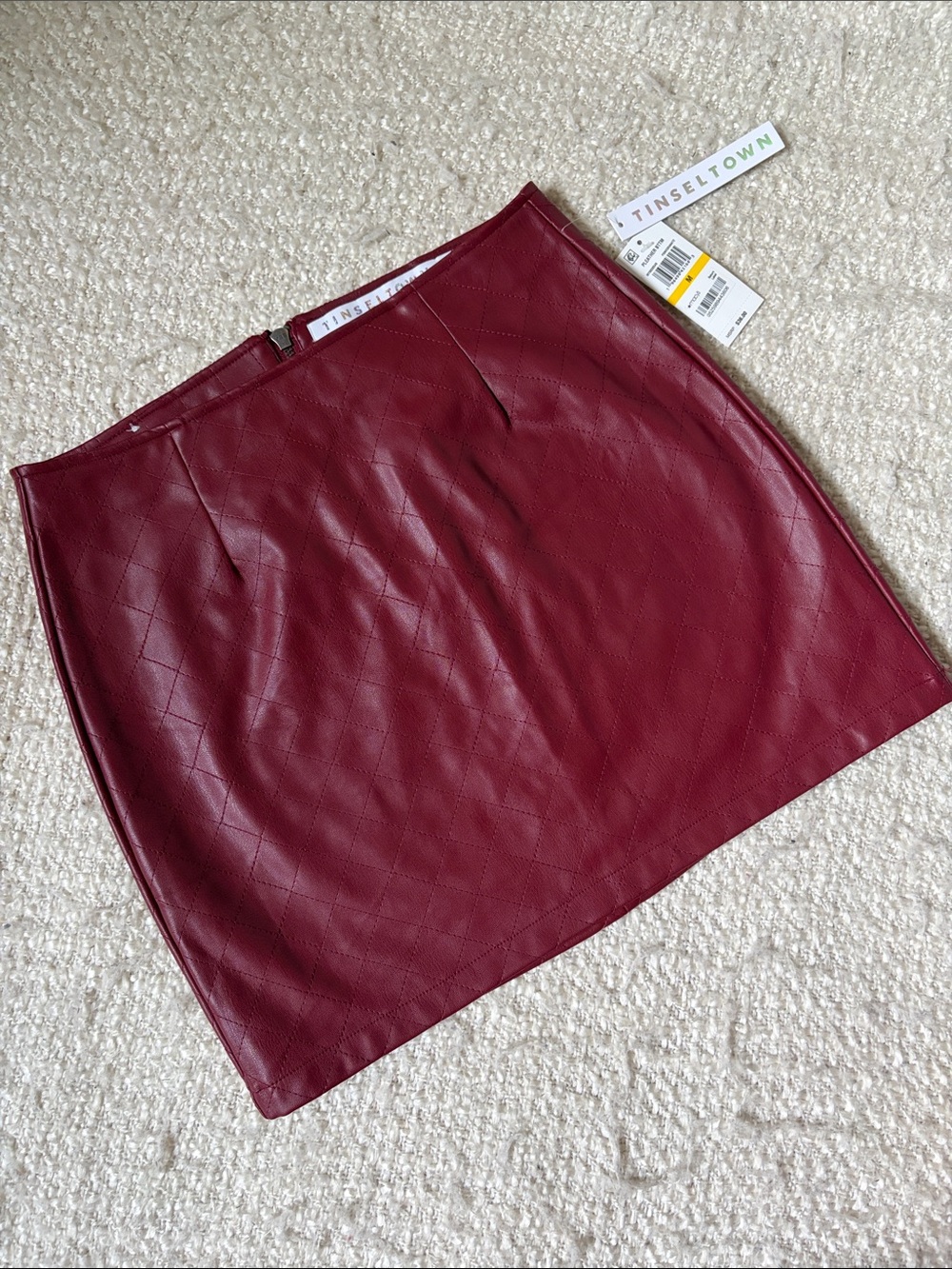 🍷 NWT TINSELTOWN WOMENS SIZE MEDIUM MAROON PLEATHER MINI SKIRT